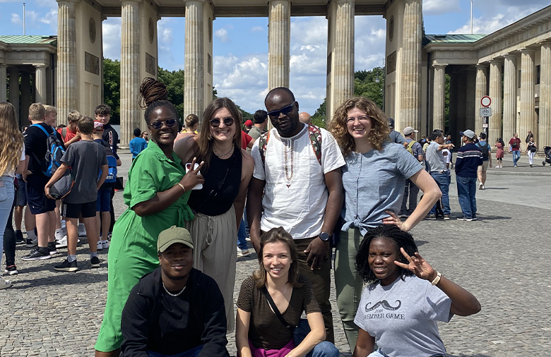 Group pictures in front of the Brandenburger Tor